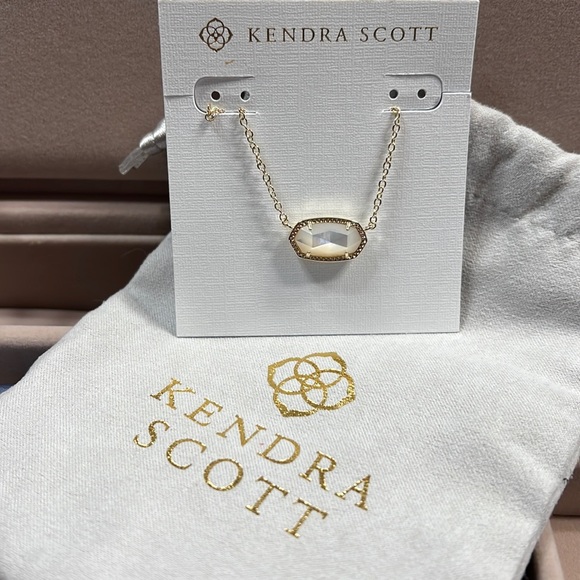 ❌SOLD❌Kendra Scott Elisa Necklace Ivory Pearl - Picture 1 of 3